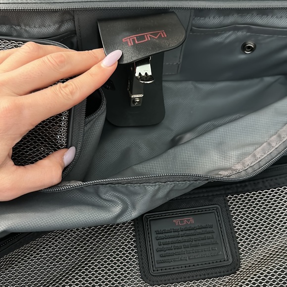 Luggage is in a good condition, lots of space. - Picture 6 of 7